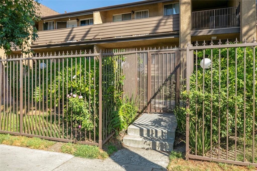 14839 Sherman Way - Photo 6 of 36