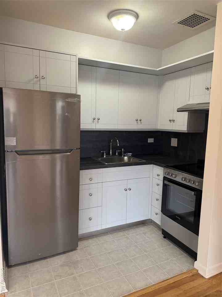 6126 164th St ##3a - Photo 6 of 12