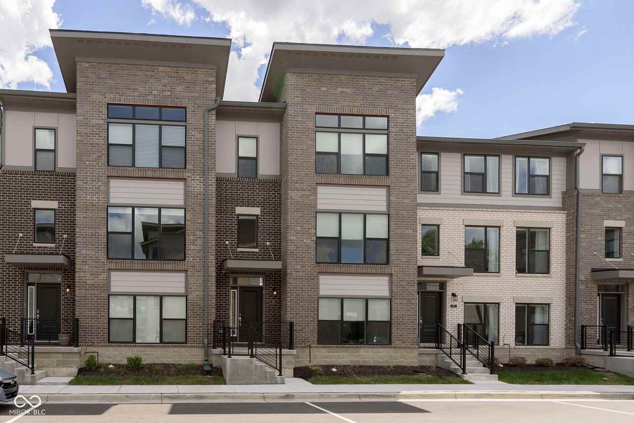 639 Golborne St - Photo 2 of 32