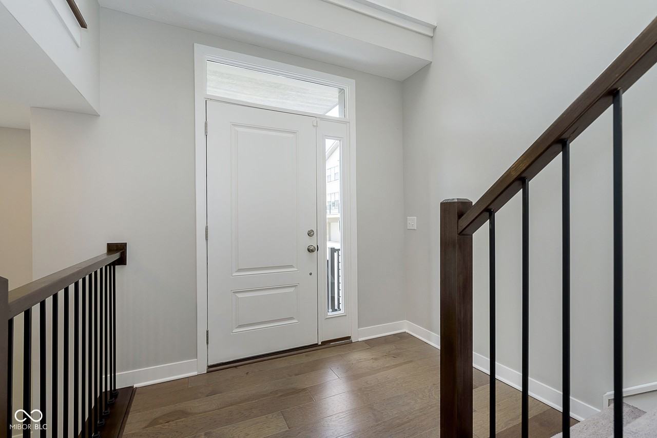 639 Golborne St - Photo 3 of 32