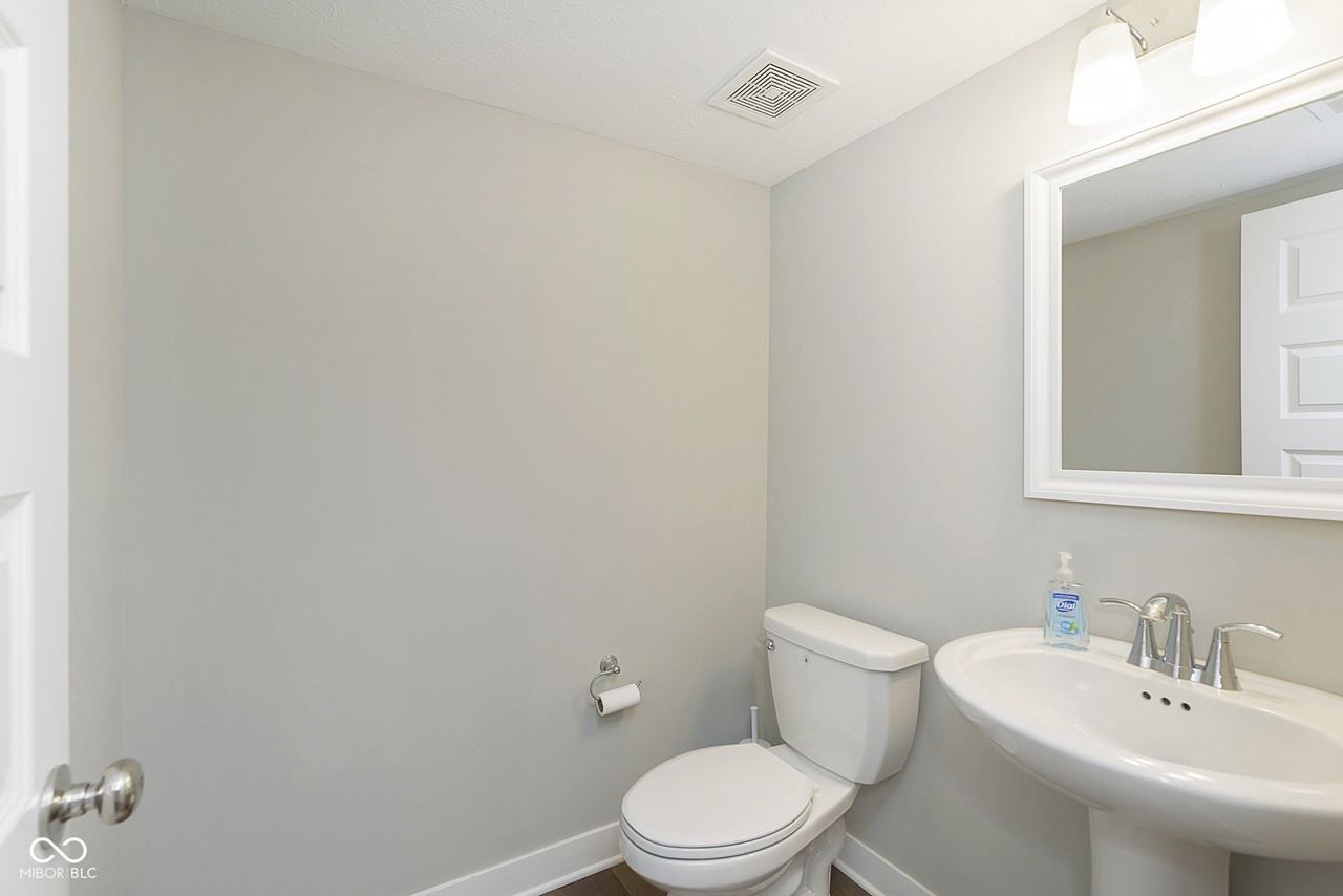 639 Golborne St - Photo 6 of 32