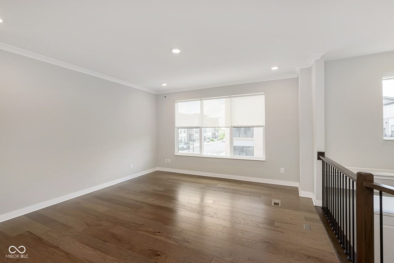 639 Golborne St - Photo 7 of 32