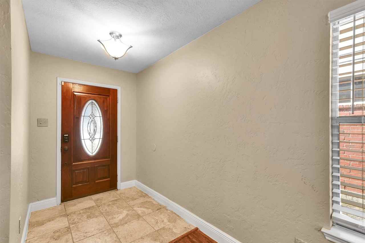 914 Ivycroft Ln - Photo 2 of 21