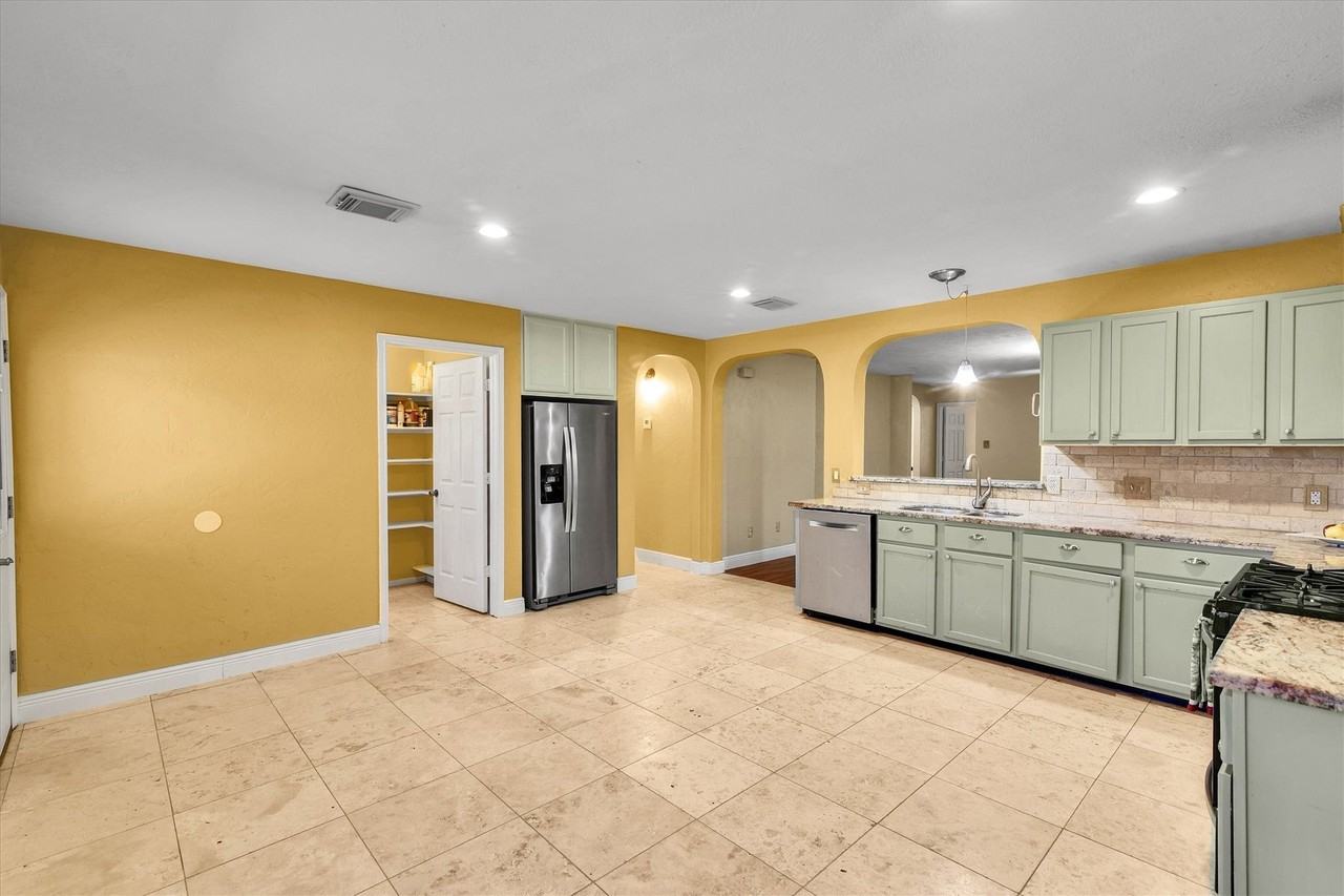 914 Ivycroft Ln - Photo 7 of 21