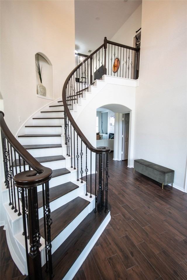 5810 Parkdale Ct - Photo 2 of 36