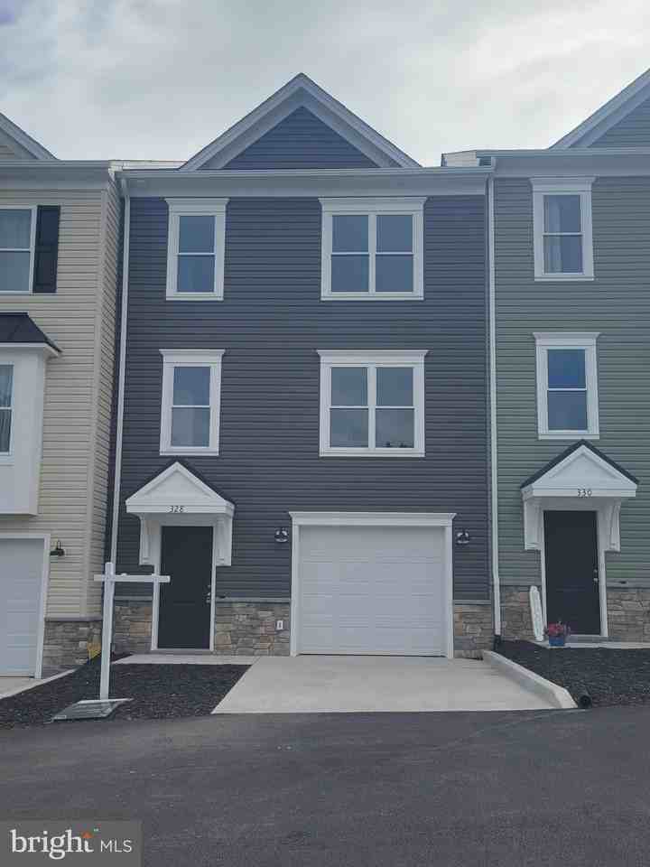 328 W 11th St - Photo 2 of 28