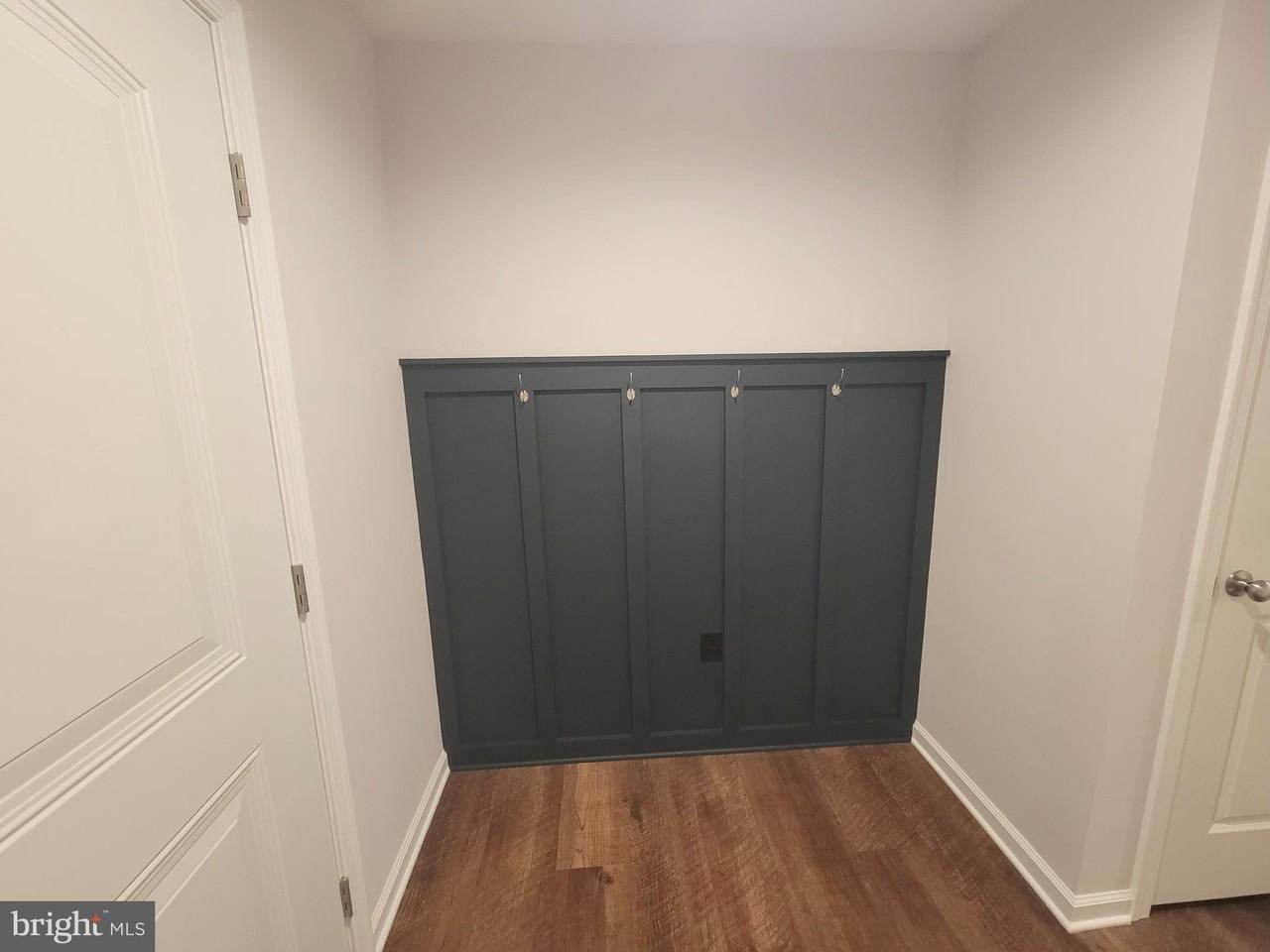 328 W 11th St - Photo 3 of 28