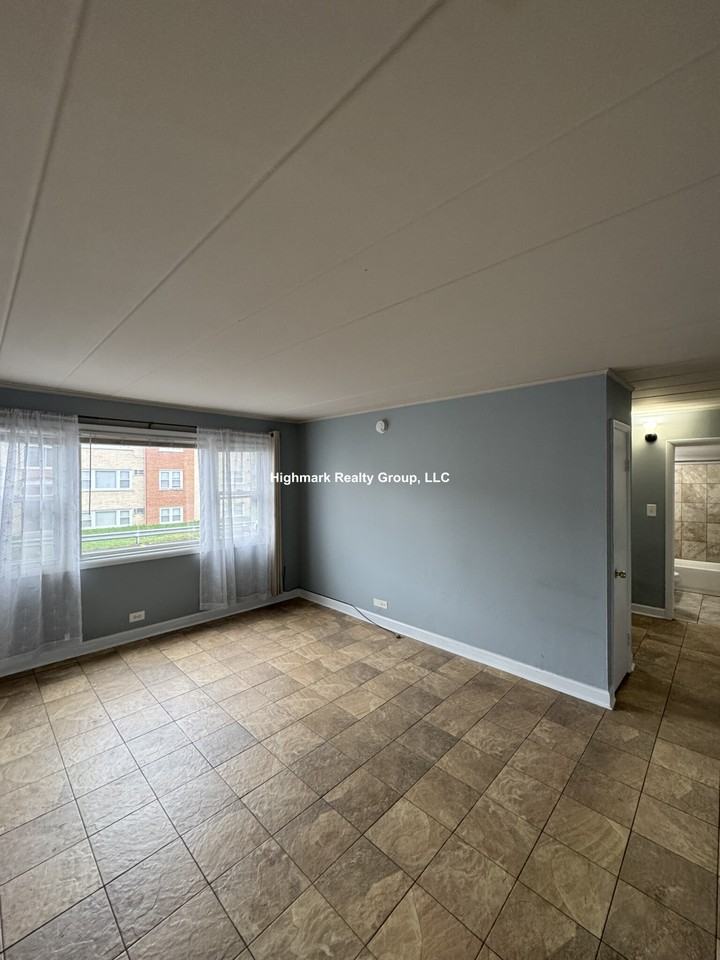 3824 25th Ave #5A - Photo 3 of 8