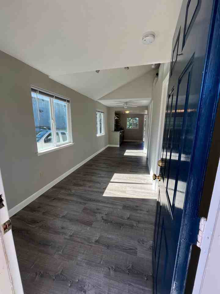 1531 Luxton St - Photo 2 of 14