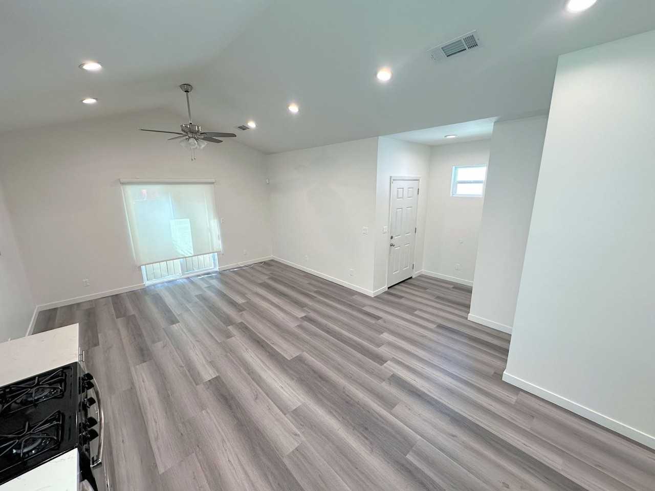 15926 Leadwell St - Photo 2 of 19