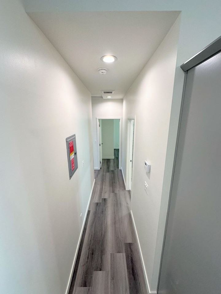 15926 Leadwell St - Photo 6 of 19