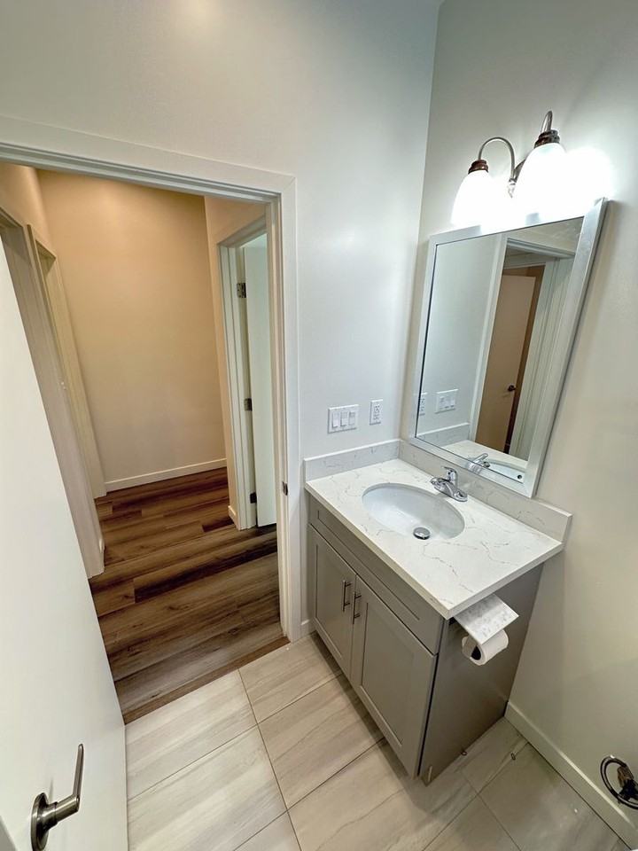 15926 Leadwell St - Photo 7 of 19