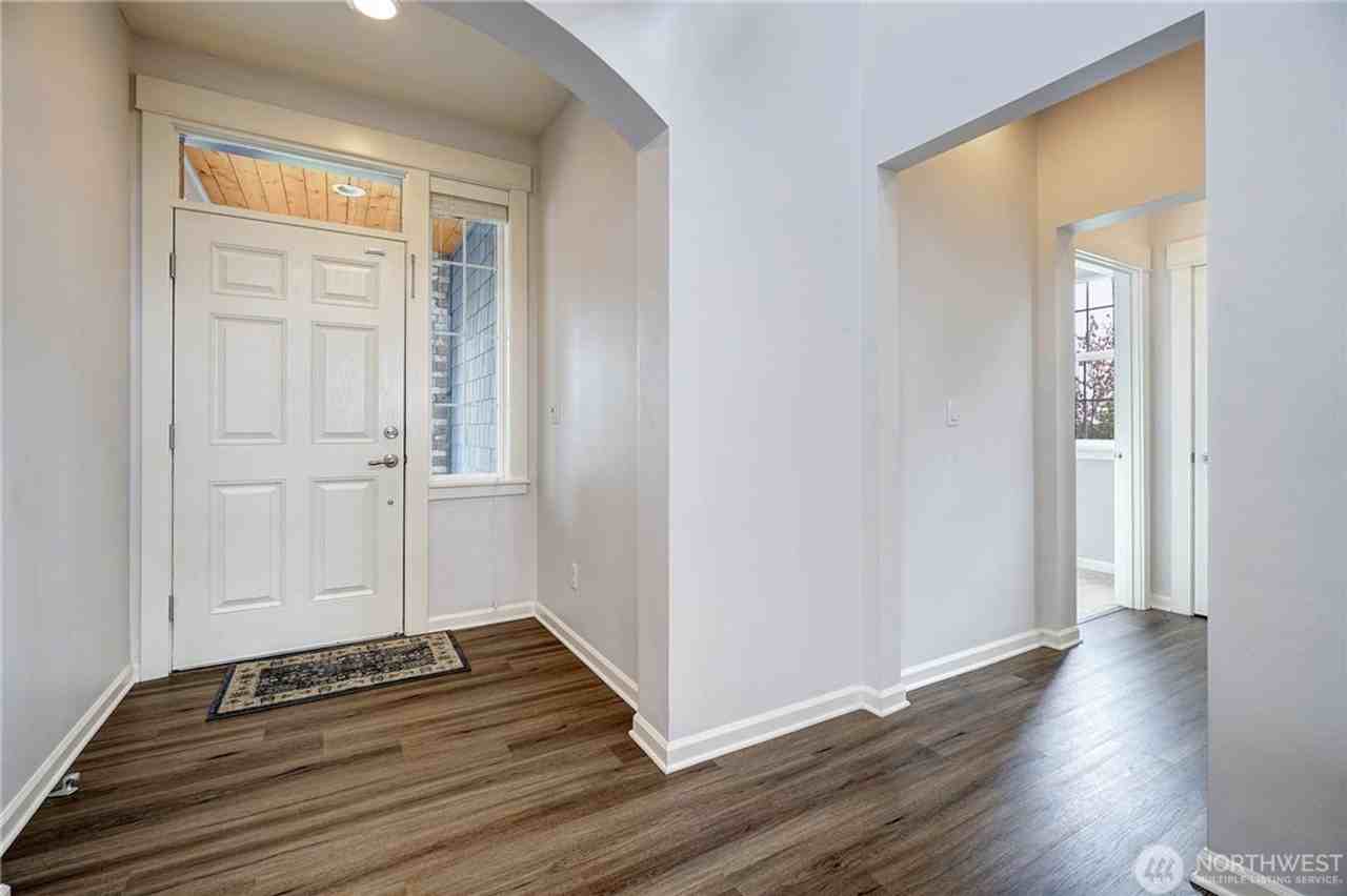 19403 109th Ct Ne - Photo 2 of 24