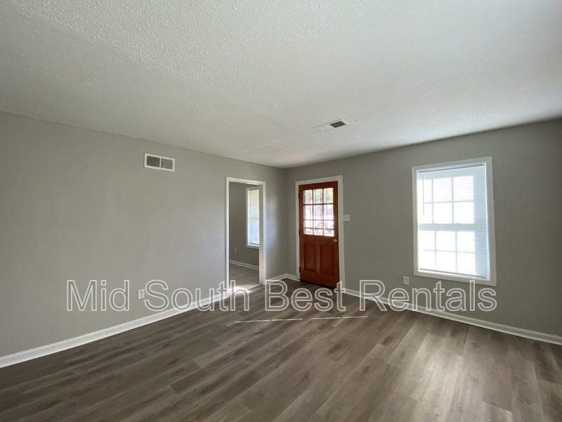 3389 Rebeh Rd - Photo 2 of 11