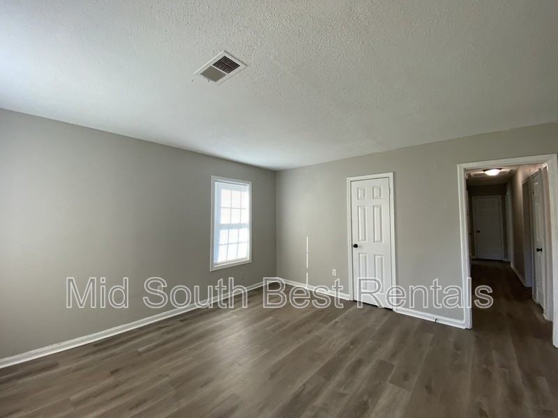 3389 Rebeh Rd - Photo 3 of 11