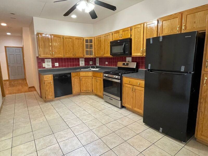 902 N California Ave #1R - Photo 2 of 10
