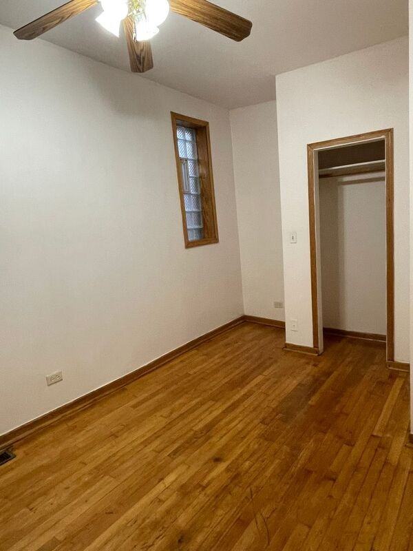 902 N California Ave #1R - Photo 3 of 10