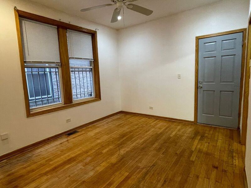 902 N California Ave #1R - Photo 6 of 10