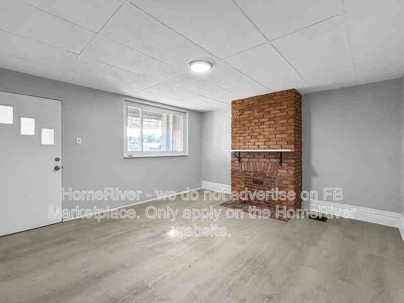 2811 Cobden Street - Photo 5 of 22