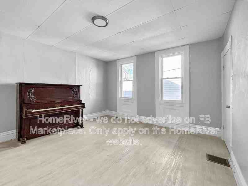 2811 Cobden Street - Photo 6 of 22