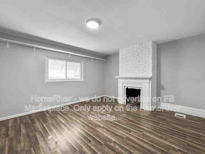 2811 Cobden Street - Photo 7 of 22