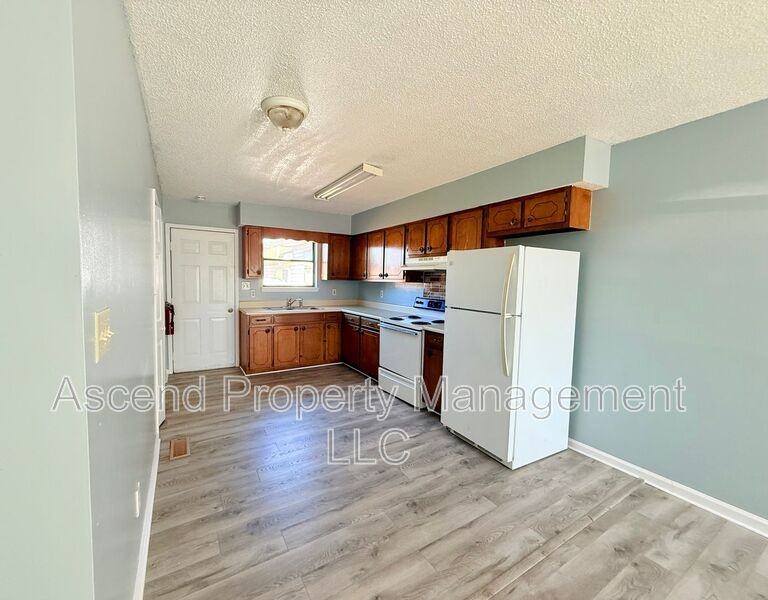 2701 Georgetown Dr Nw #9 - Photo 2 of 11