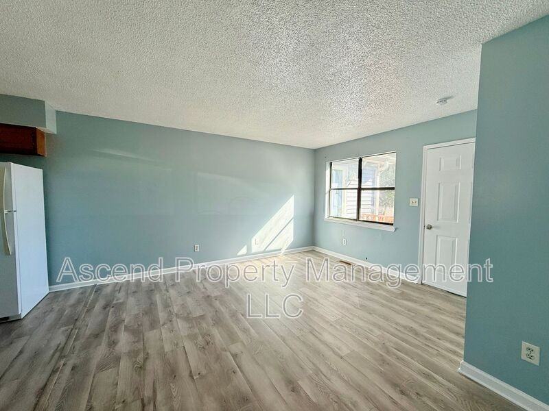 2701 Georgetown Dr Nw #9 - Photo 3 of 11