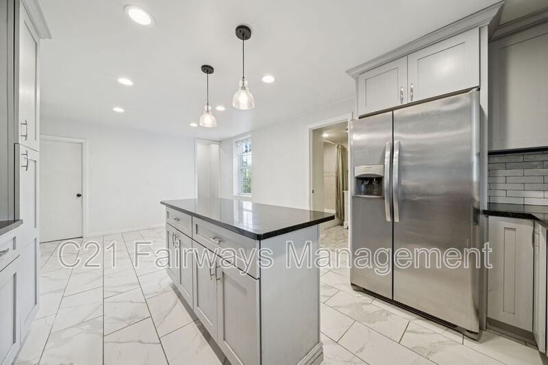 8113 U.S. - Photo 2 of 38