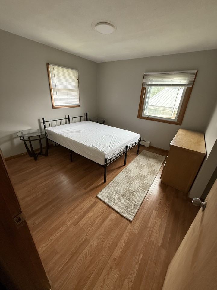 1358 10th Avenue Southeast #4 - Photo 6 of 11