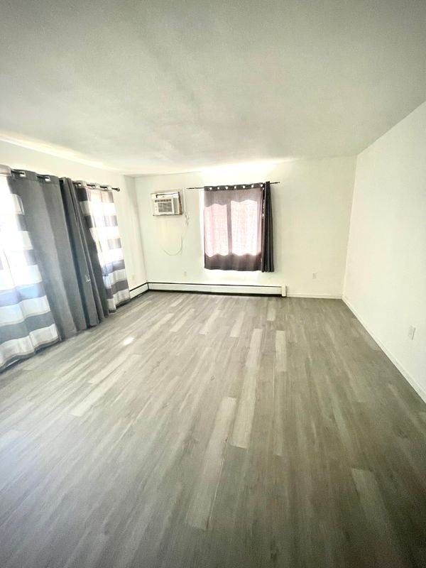 88 Park St - Photo 2 of 7