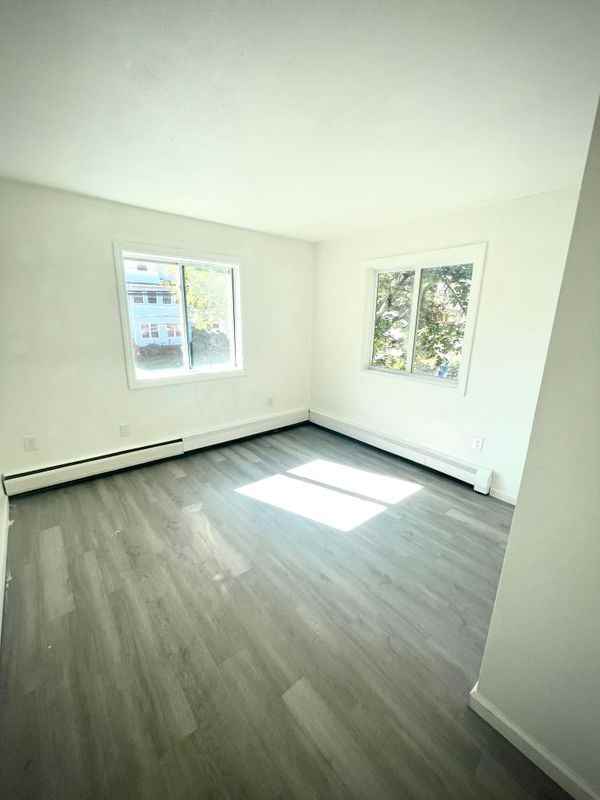 88 Park St - Photo 3 of 7