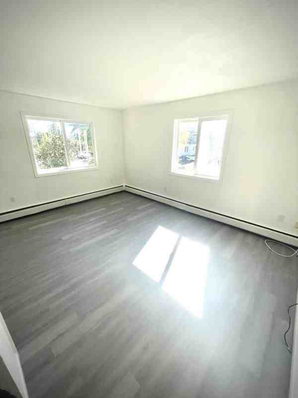 88 Park St - Photo 4 of 7