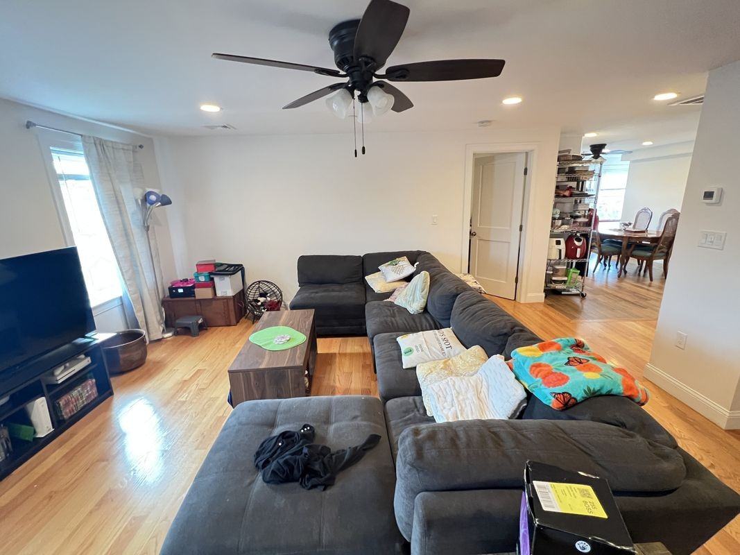 489 Main St - Photo 3 of 17