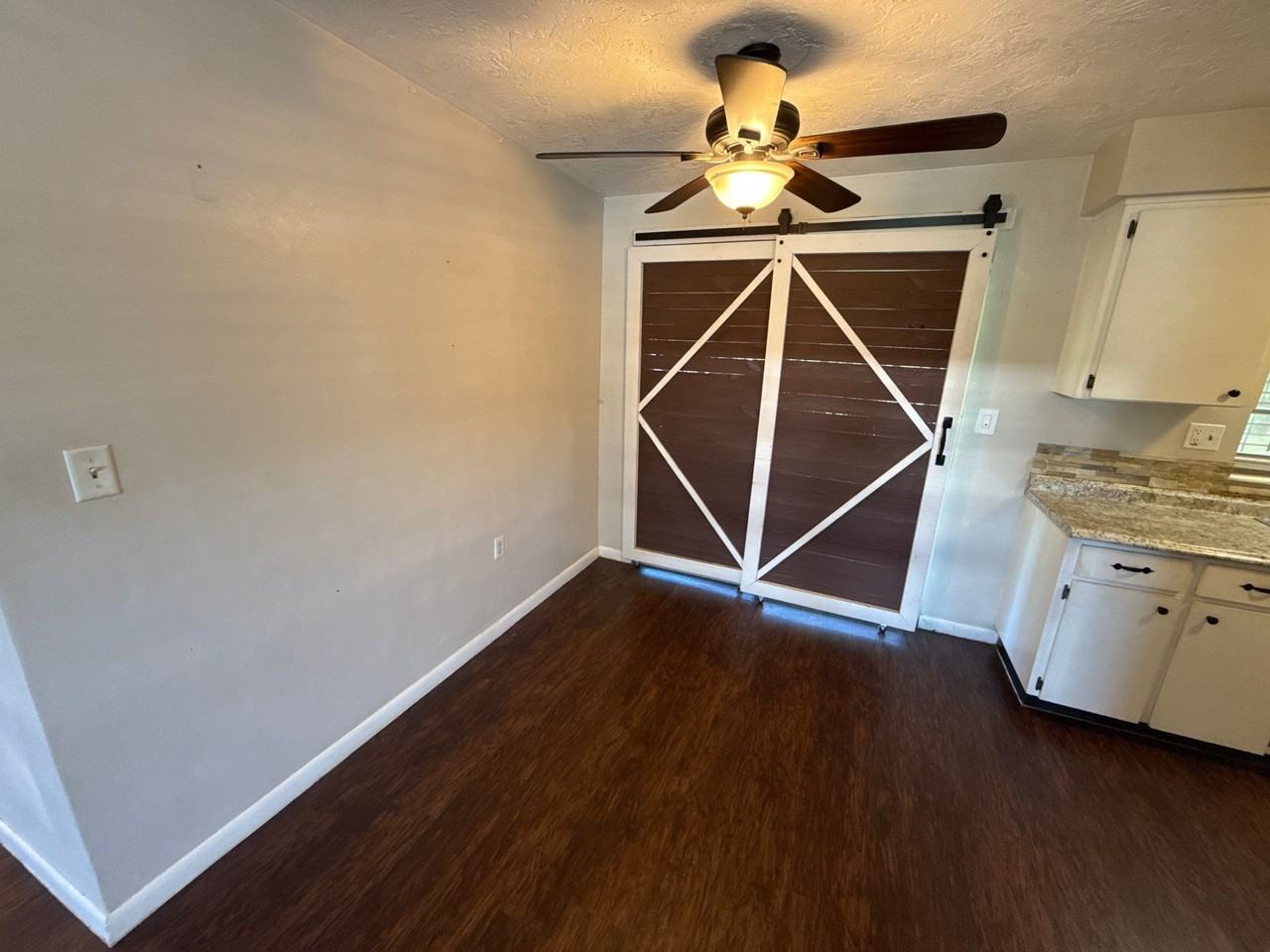 90 S Davis St - Photo 3 of 26