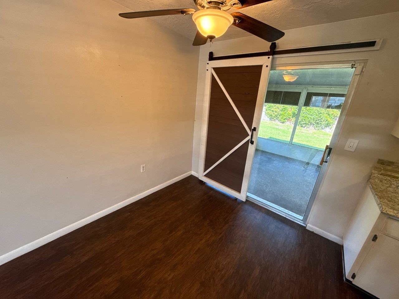 90 S Davis St - Photo 4 of 26