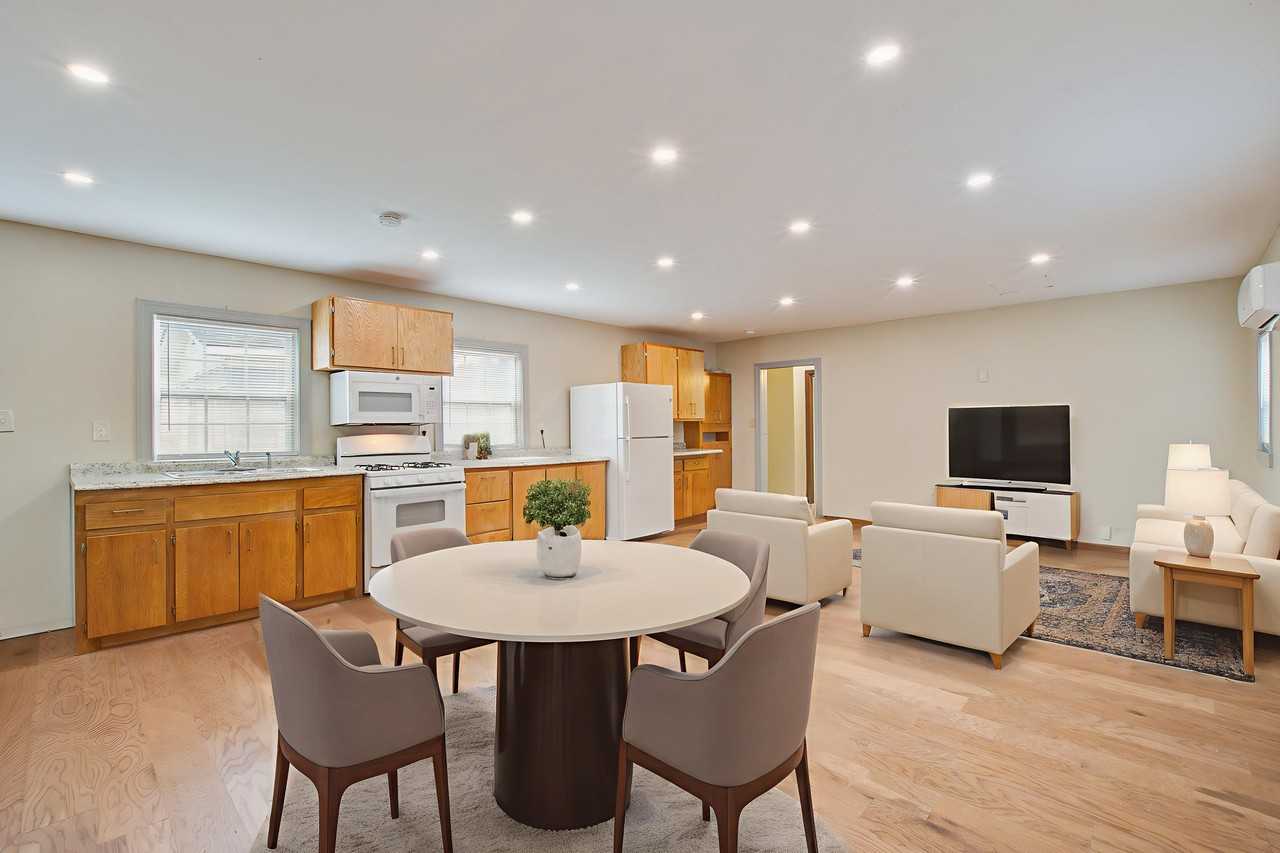 198 Nassau St - Photo 2 of 22