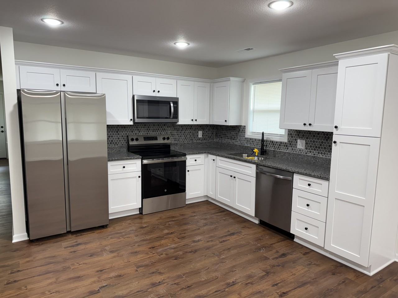 802 W Gay St - Photo 3 of 10