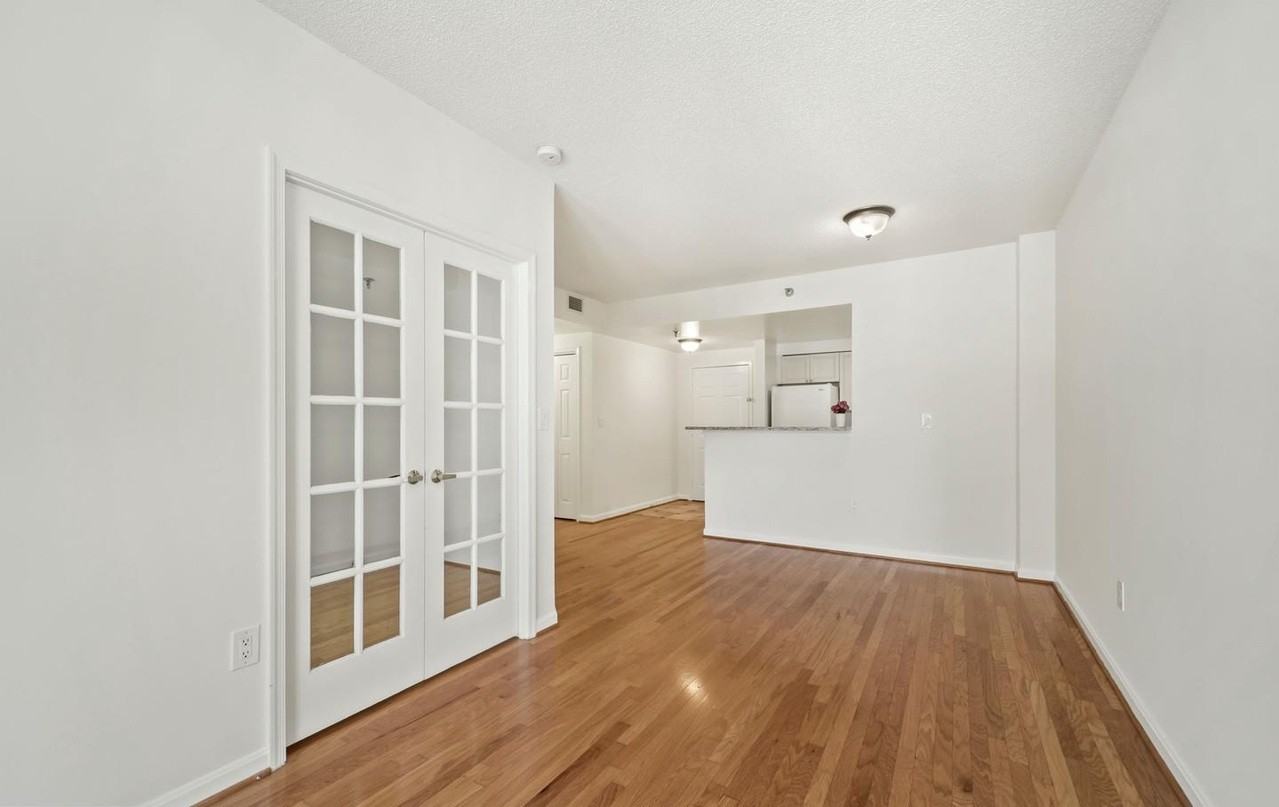 24 Courthouse Sq - Photo 2 of 19