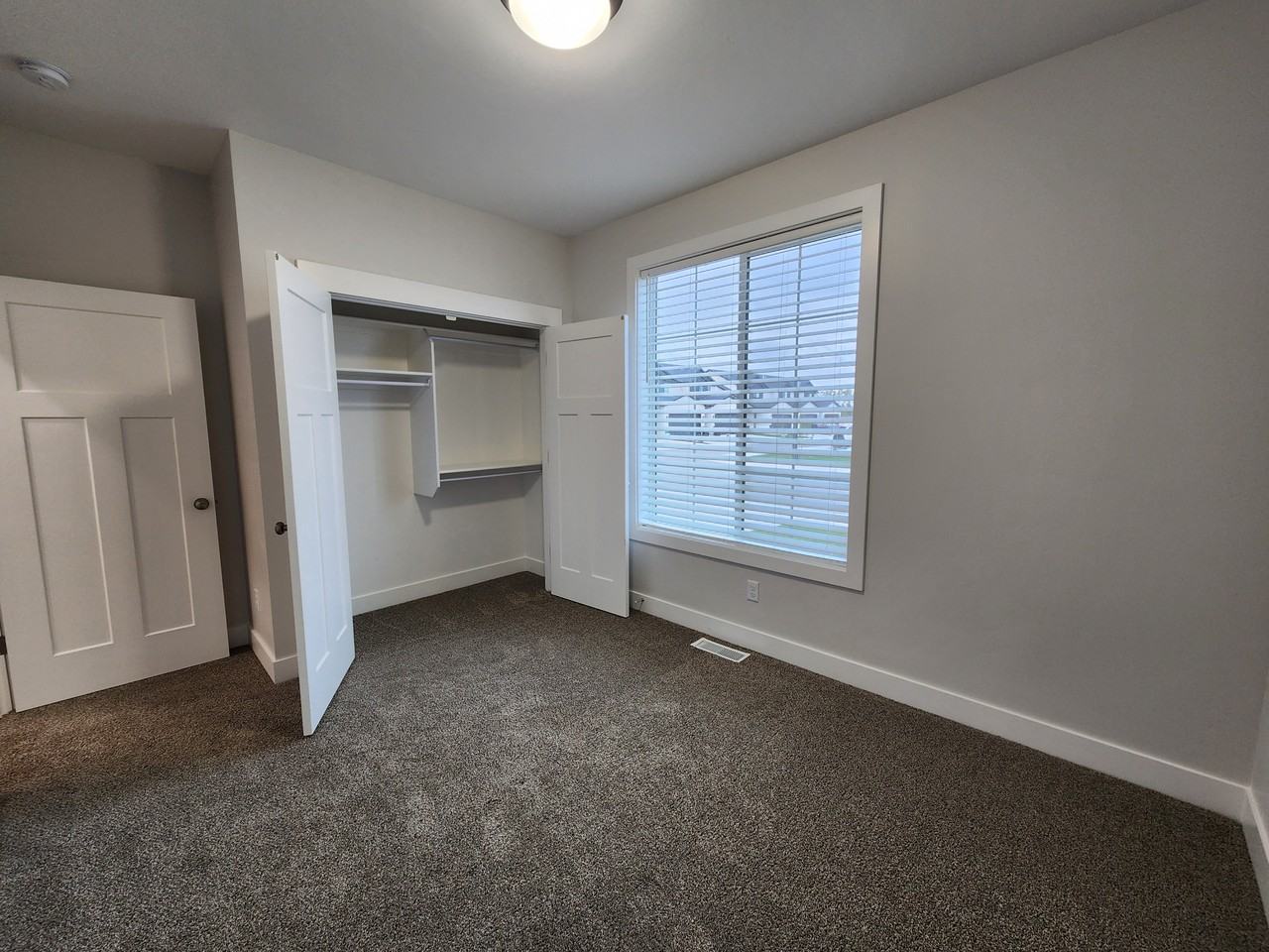 4827 Legacy Village Ln - Photo 4 of 16