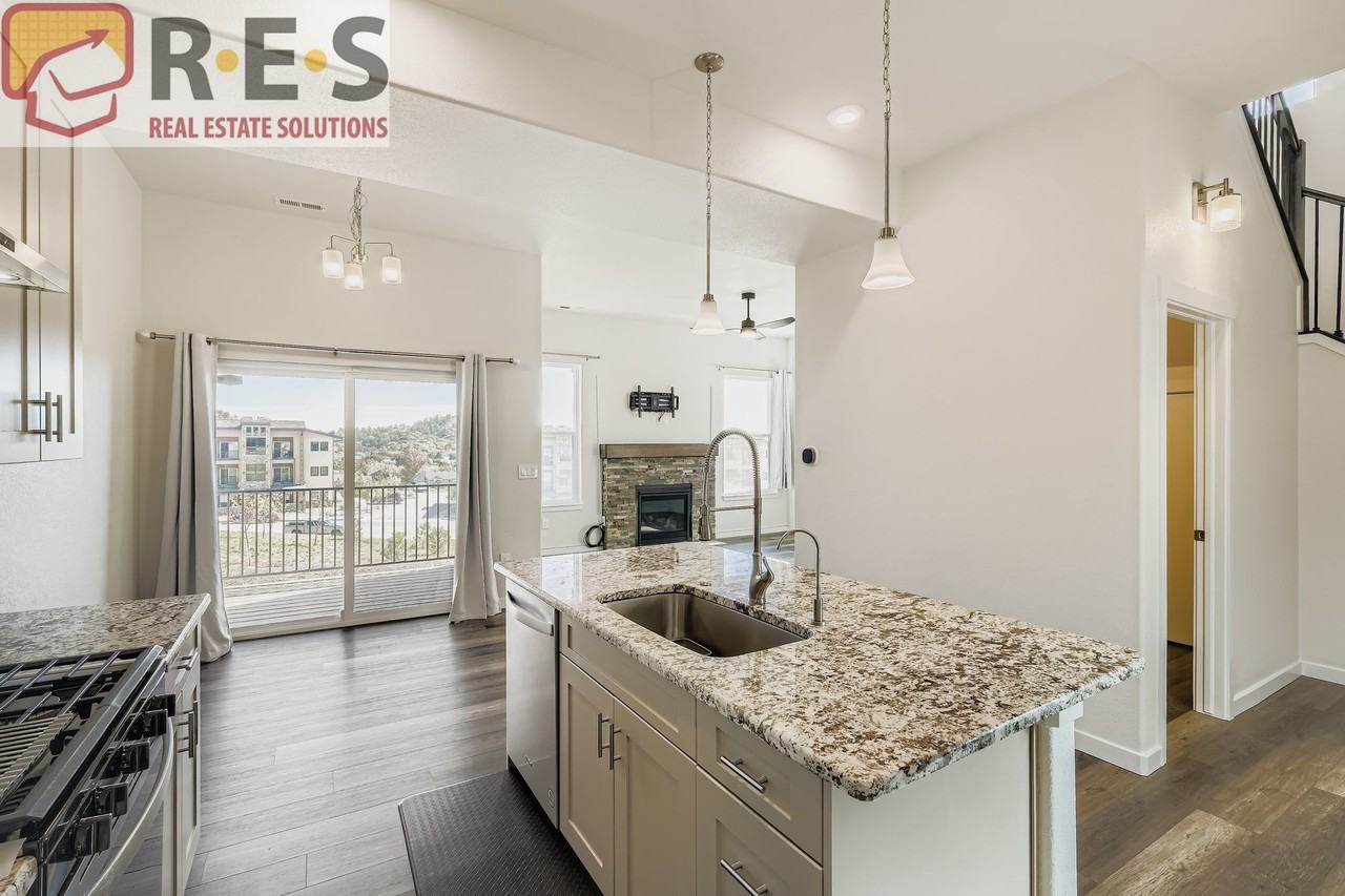 5755 Villa Lorenzo Dr - Photo 3 of 28