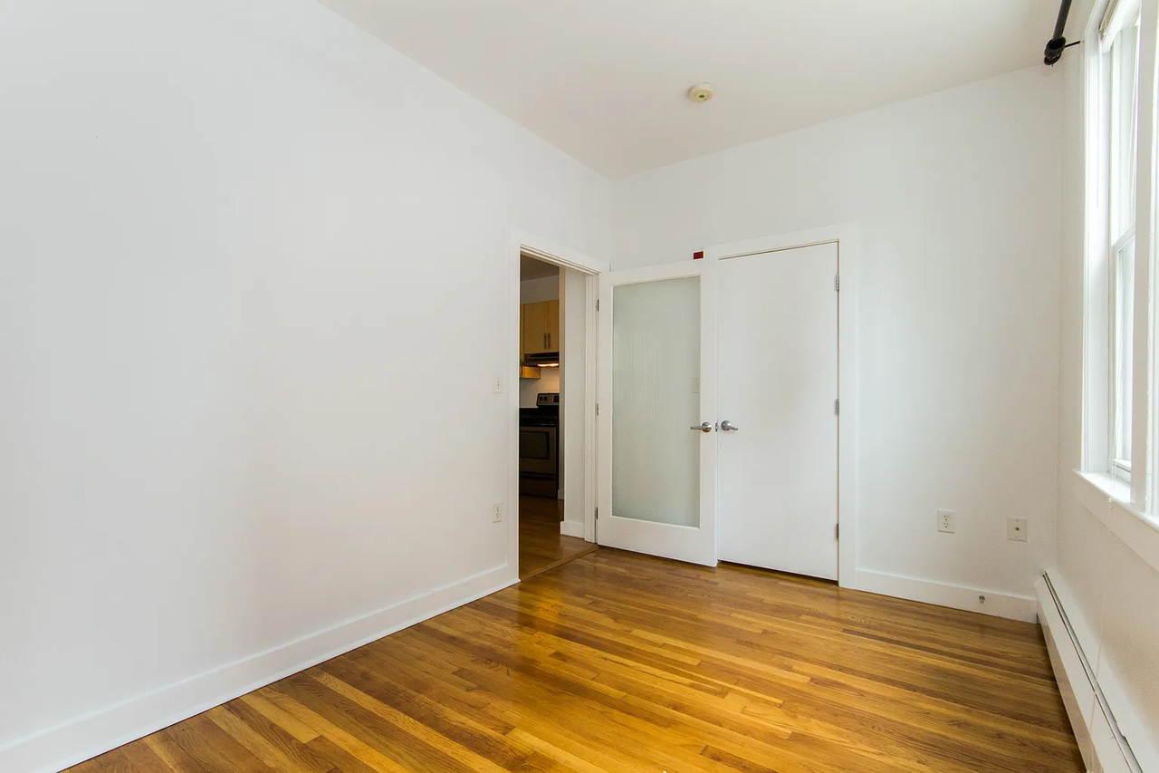 18 Centre St - Photo 3 of 10