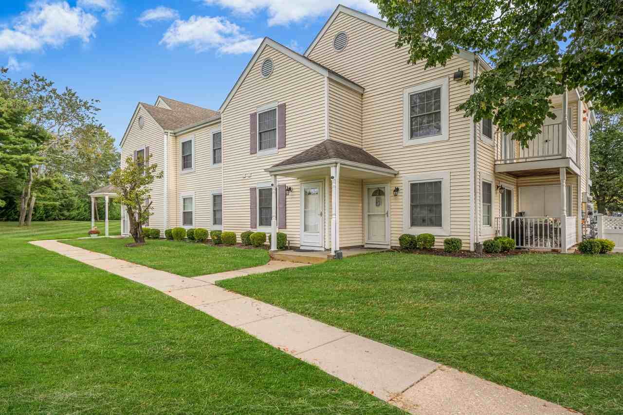 77 Fairview Cir #77 - Photo 2 of 33