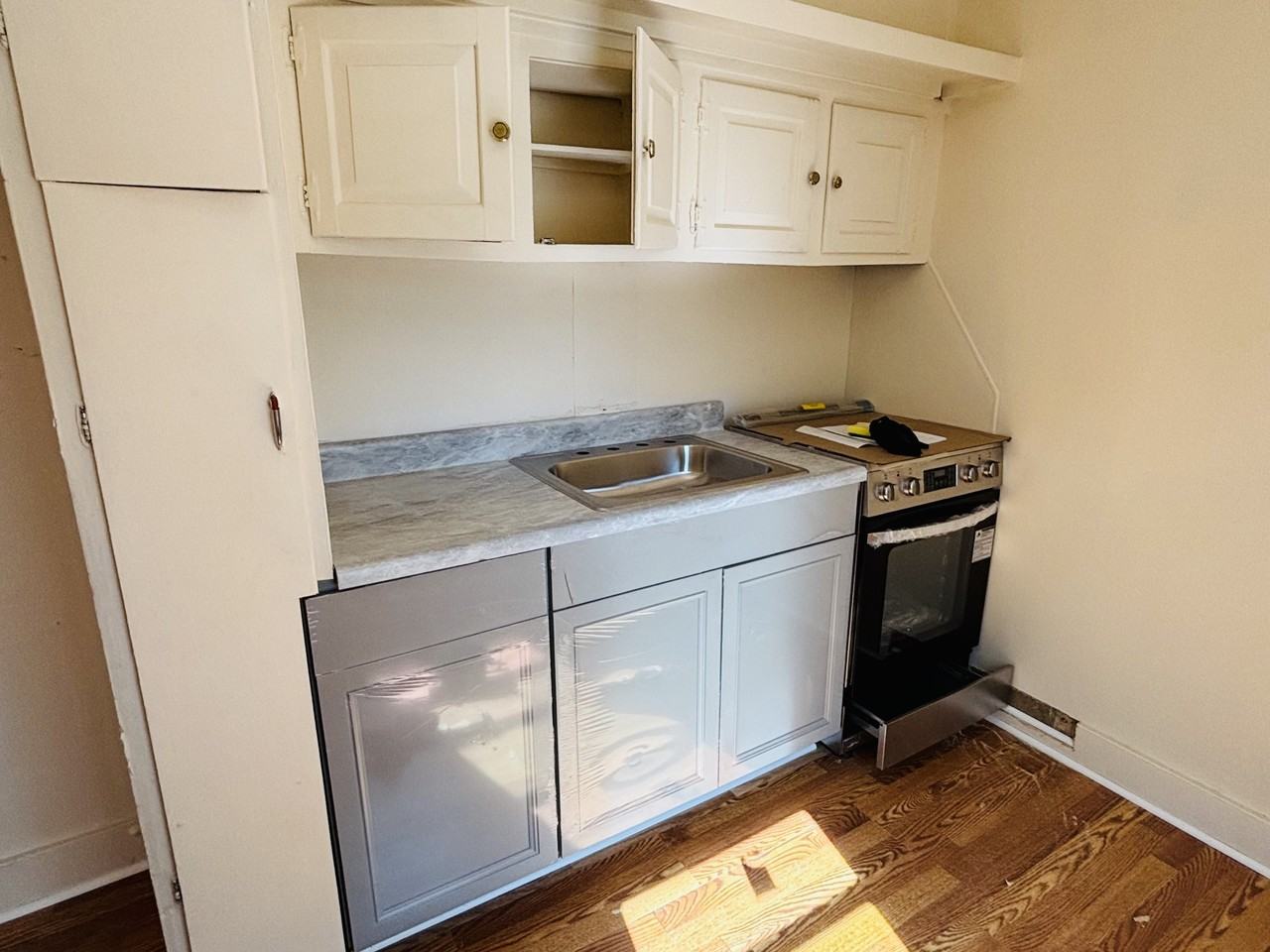 168 Ottawa St #4 - Photo 7 of 10