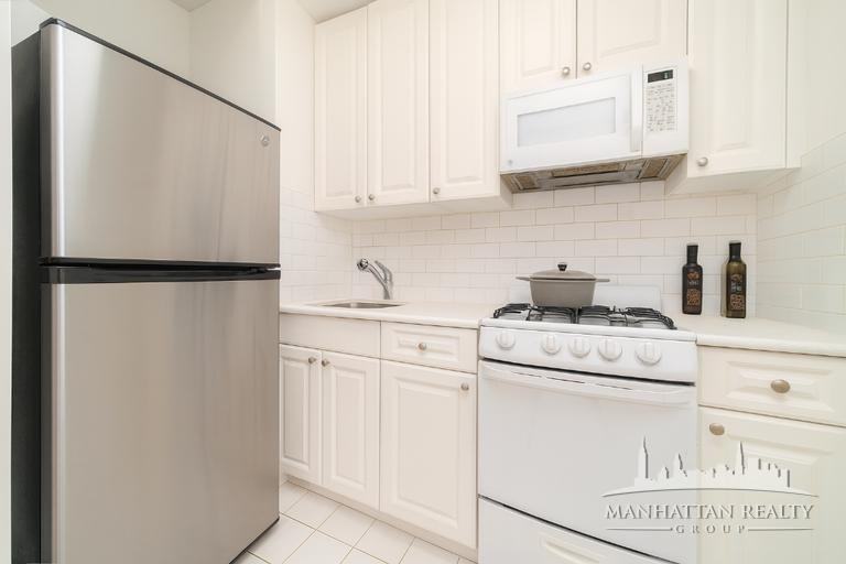 E 91st St #2G - Photo 3 of 5