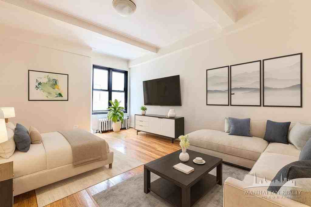 2nd Avenue #3M - Photo 2 of 6