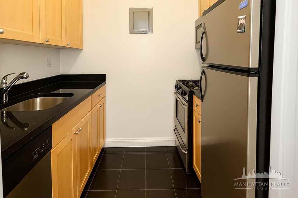 2nd Avenue #3M - Photo 3 of 6