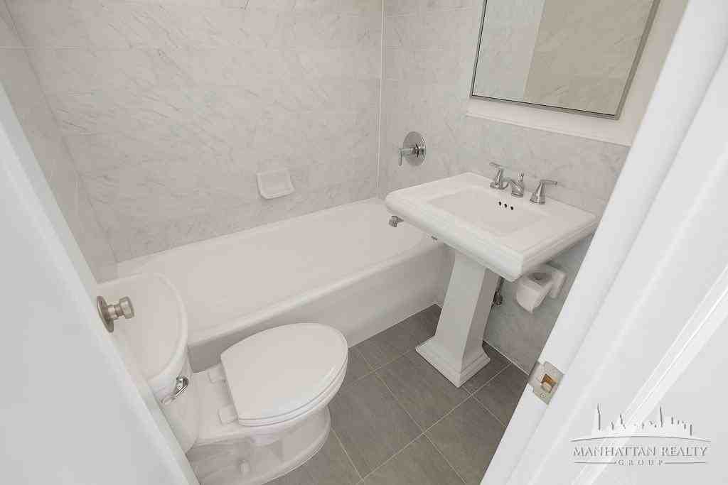 2nd Avenue #3M - Photo 4 of 6