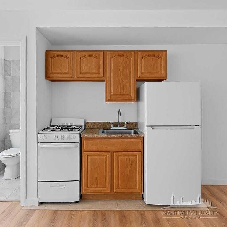 East 35th Street #1E - Photo 2 of 4