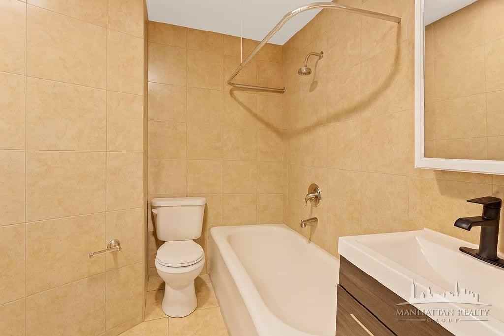 East 35th Street #1E - Photo 3 of 4