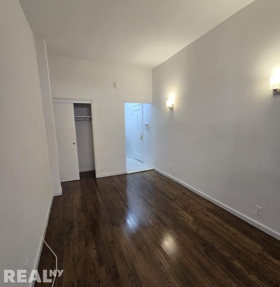 E 89th St #A - Photo 2 of 6